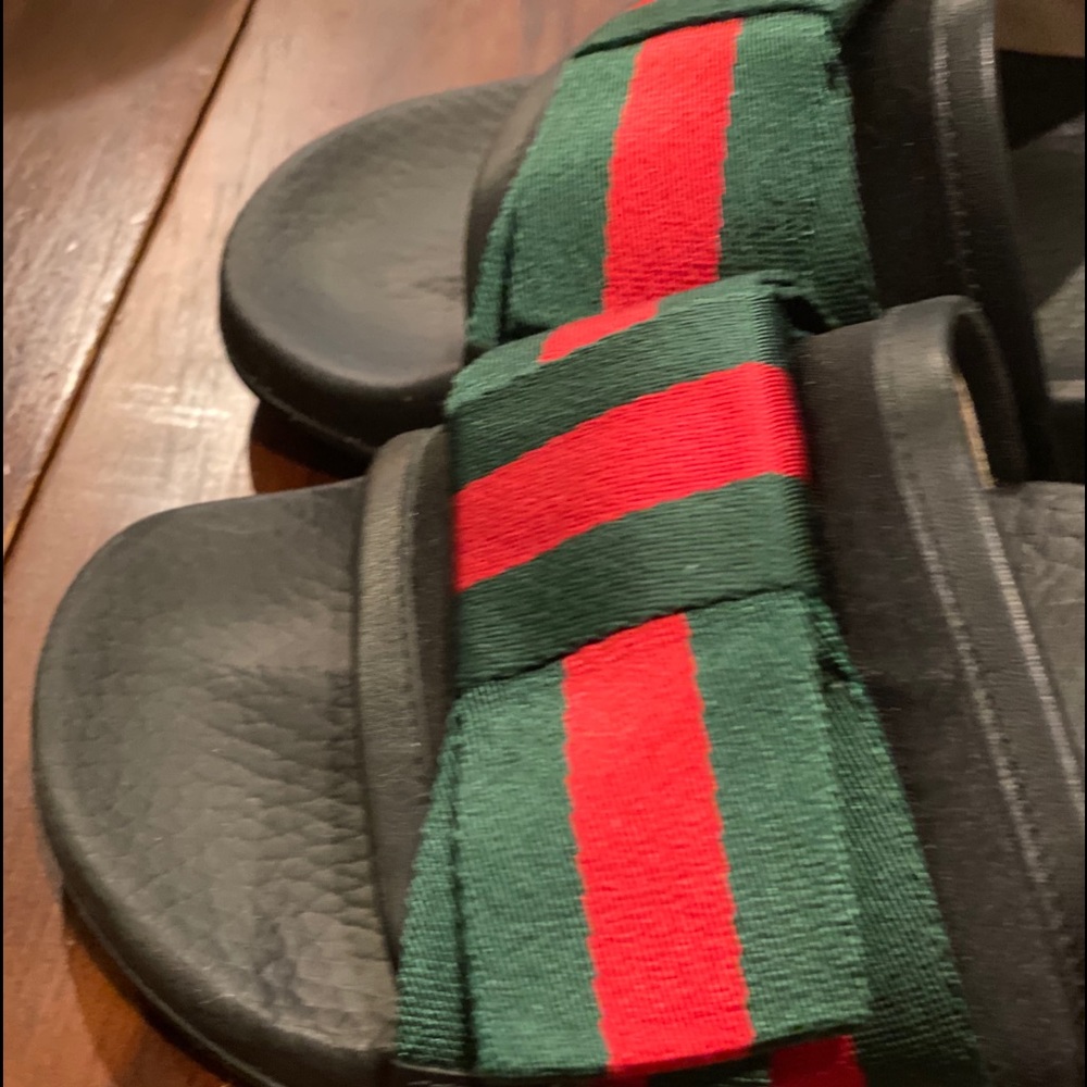 *****SOLD*****GUCCI Pursuit Slides with Bow - Picture 1 of 8